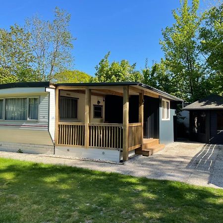Chalet 'T Rijsterbos Op Camping Met Zwembad! Vila Exterior foto