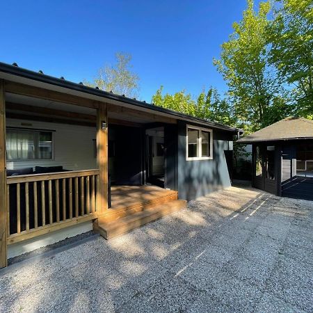 Chalet 'T Rijsterbos Op Camping Met Zwembad! Vila Exterior foto