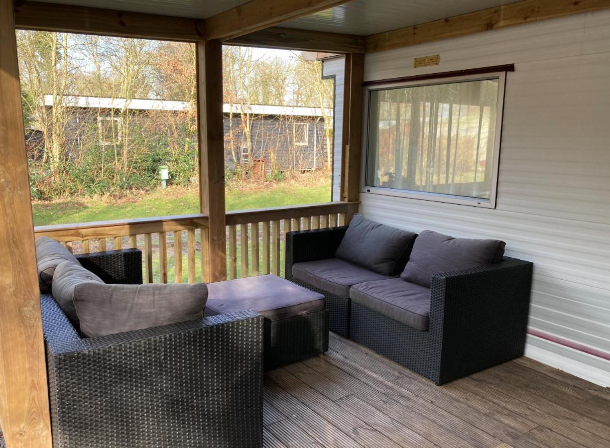 Chalet 'T Rijsterbos Op Camping Met Zwembad! Vila Exterior foto