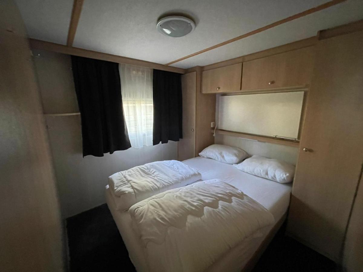 Chalet 'T Rijsterbos Op Camping Met Zwembad! Vila Exterior foto
