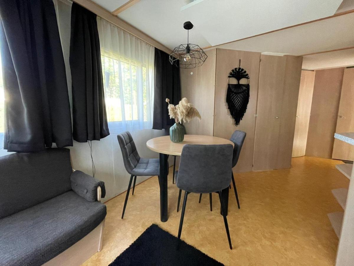 Chalet 'T Rijsterbos Op Camping Met Zwembad! Vila Exterior foto