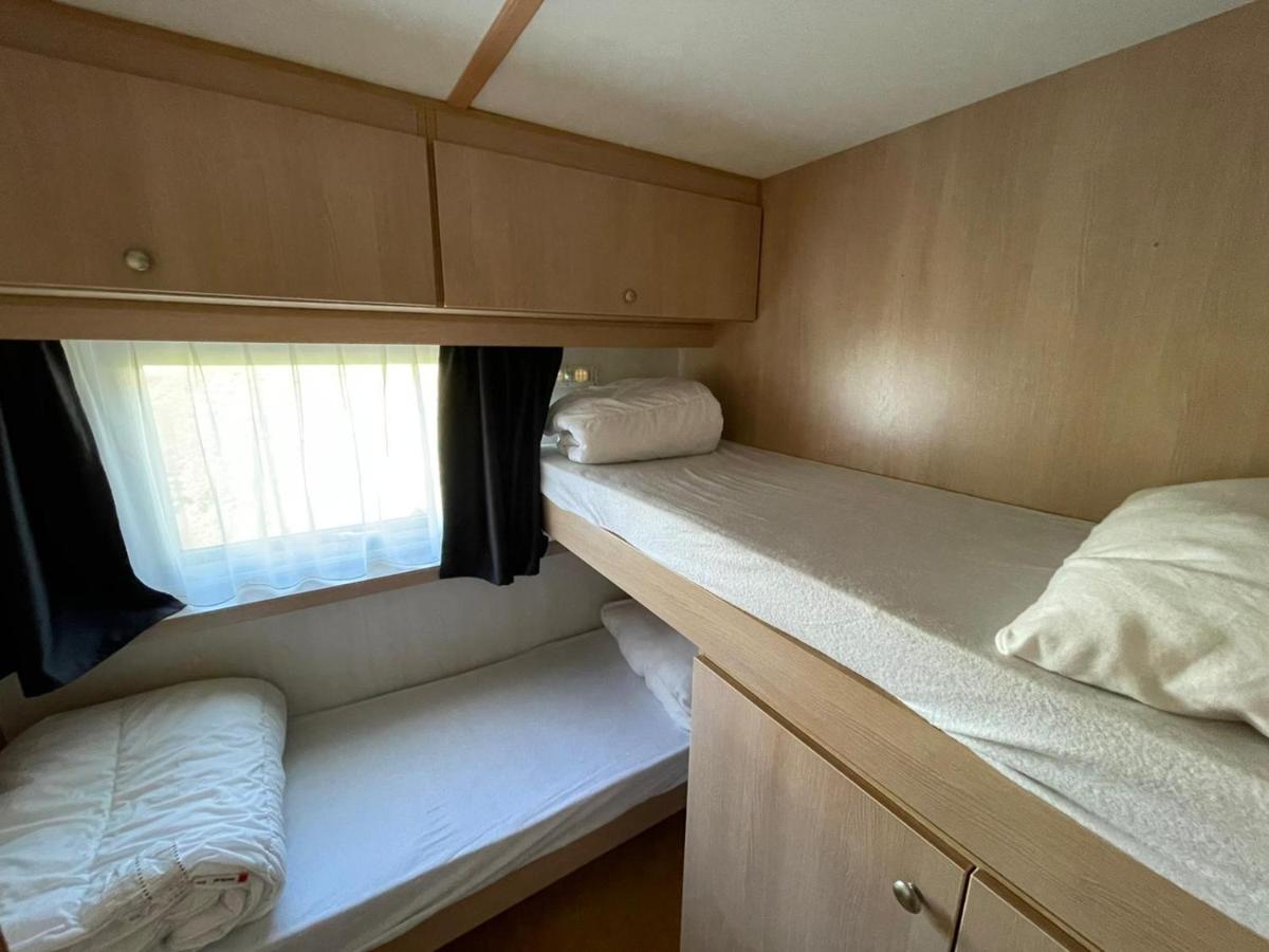 Chalet 'T Rijsterbos Op Camping Met Zwembad! Vila Exterior foto